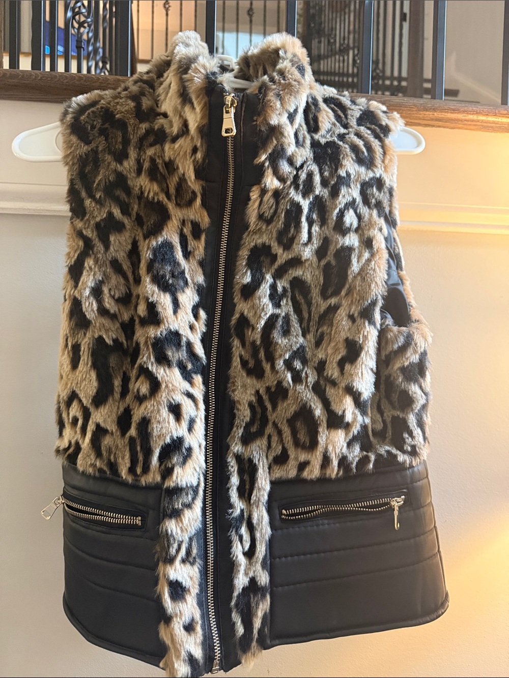 Faux Fur Leopard Print Vest - Black & Tan